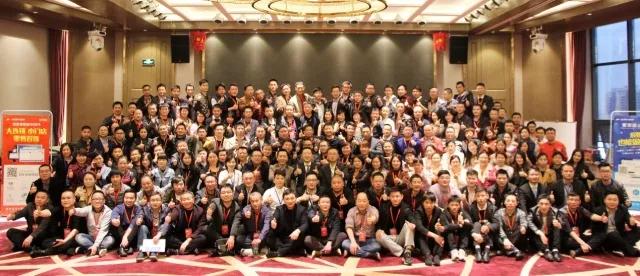 荣耀辉煌，撸起袖子加油干2018年通用事业部渠道大会第二站——武汉站 “荣耀辉煌，撸起袖子加油干！”看完这个主题是不是和小编一样有