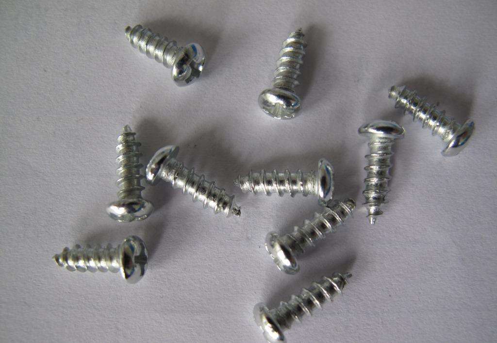 生活中，我们经常会遇到各种各样的组合销售和采购场景，比如教室书桌是由课桌、椅子组成；转角组合沙发可由单人位、双人位、三人位、贵妃床等组成；由